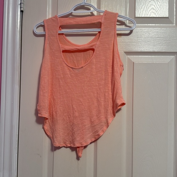 Peach tank top with tie in the front - Picture 2 of 3